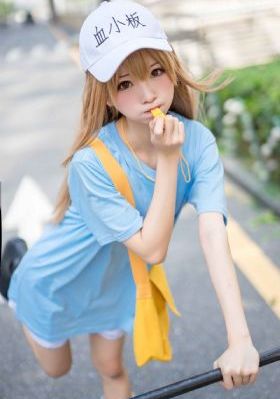 穿制服的女孩
